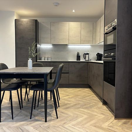 Manchester Apt, Free Parking, Business, Couples & Families ภายนอก รูปภาพ