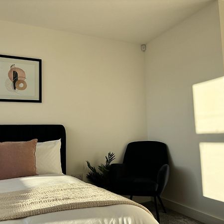 Manchester Apt, Free Parking, Business, Couples & Families ภายนอก รูปภาพ