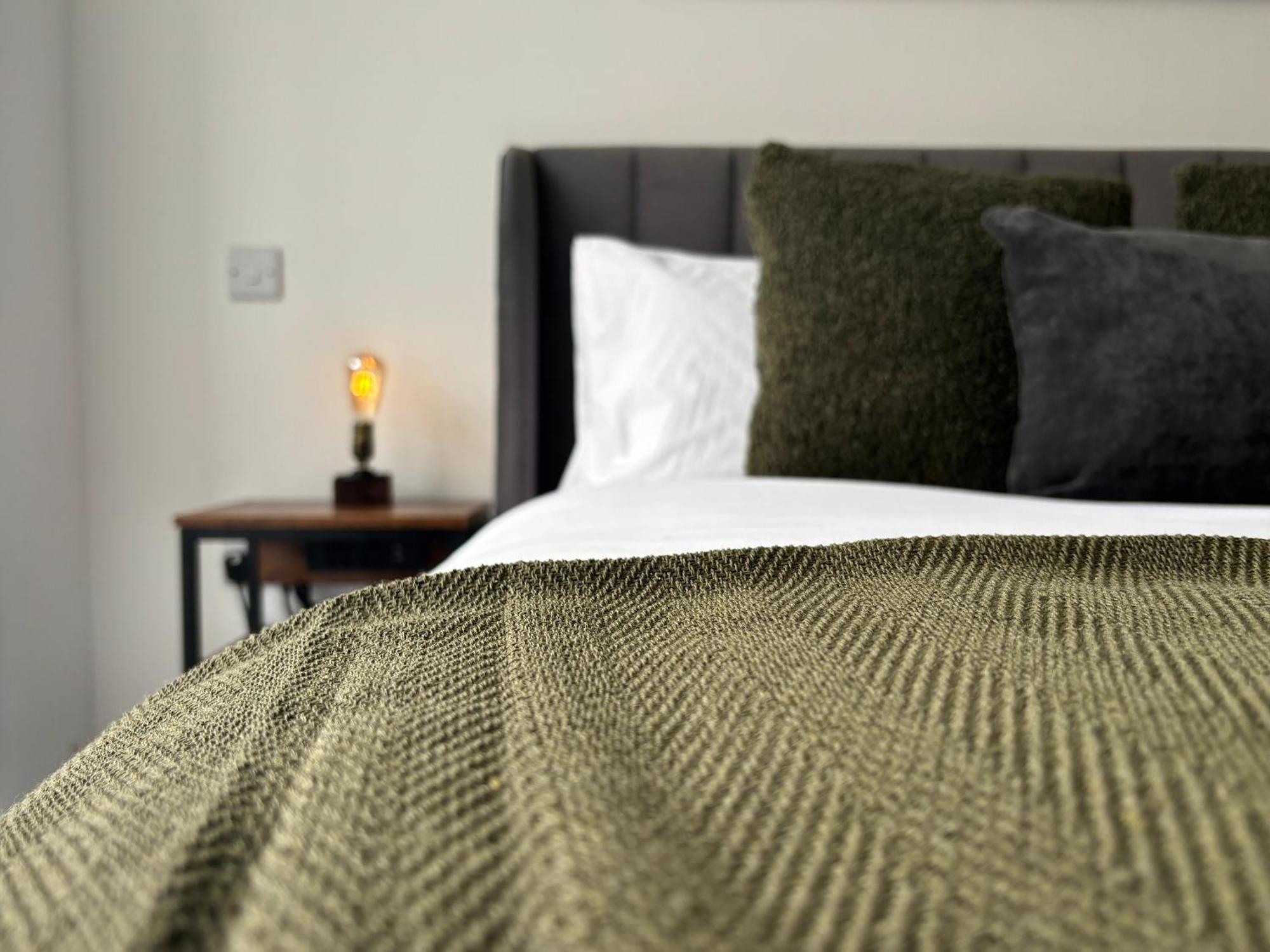 Manchester Apt, Free Parking, Business, Couples & Families ภายนอก รูปภาพ