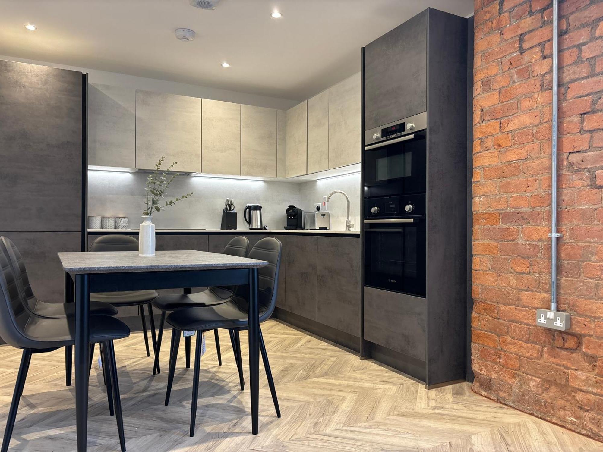 Manchester Apt, Free Parking, Business, Couples & Families ภายนอก รูปภาพ