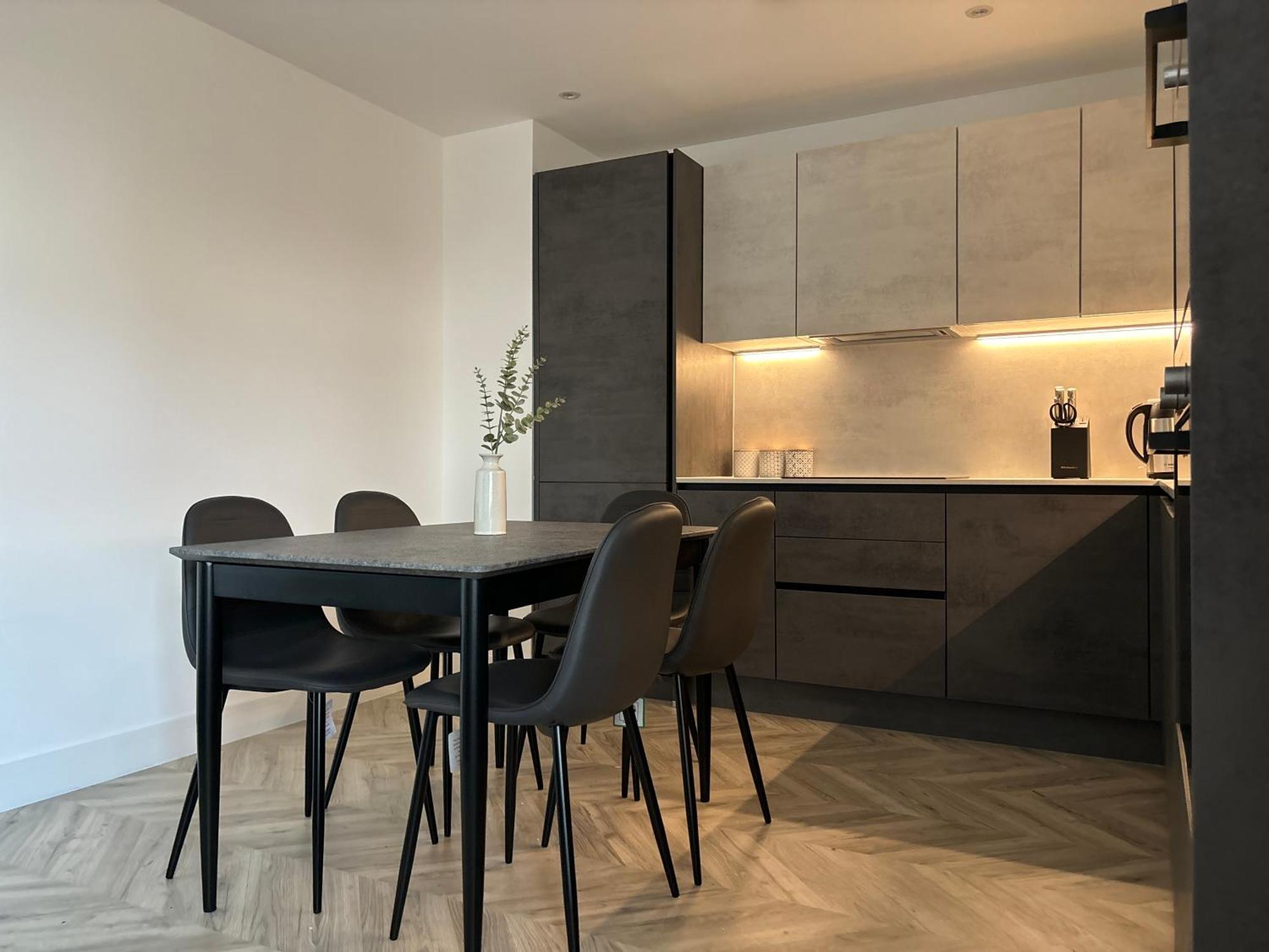 Manchester Apt, Free Parking, Business, Couples & Families ภายนอก รูปภาพ