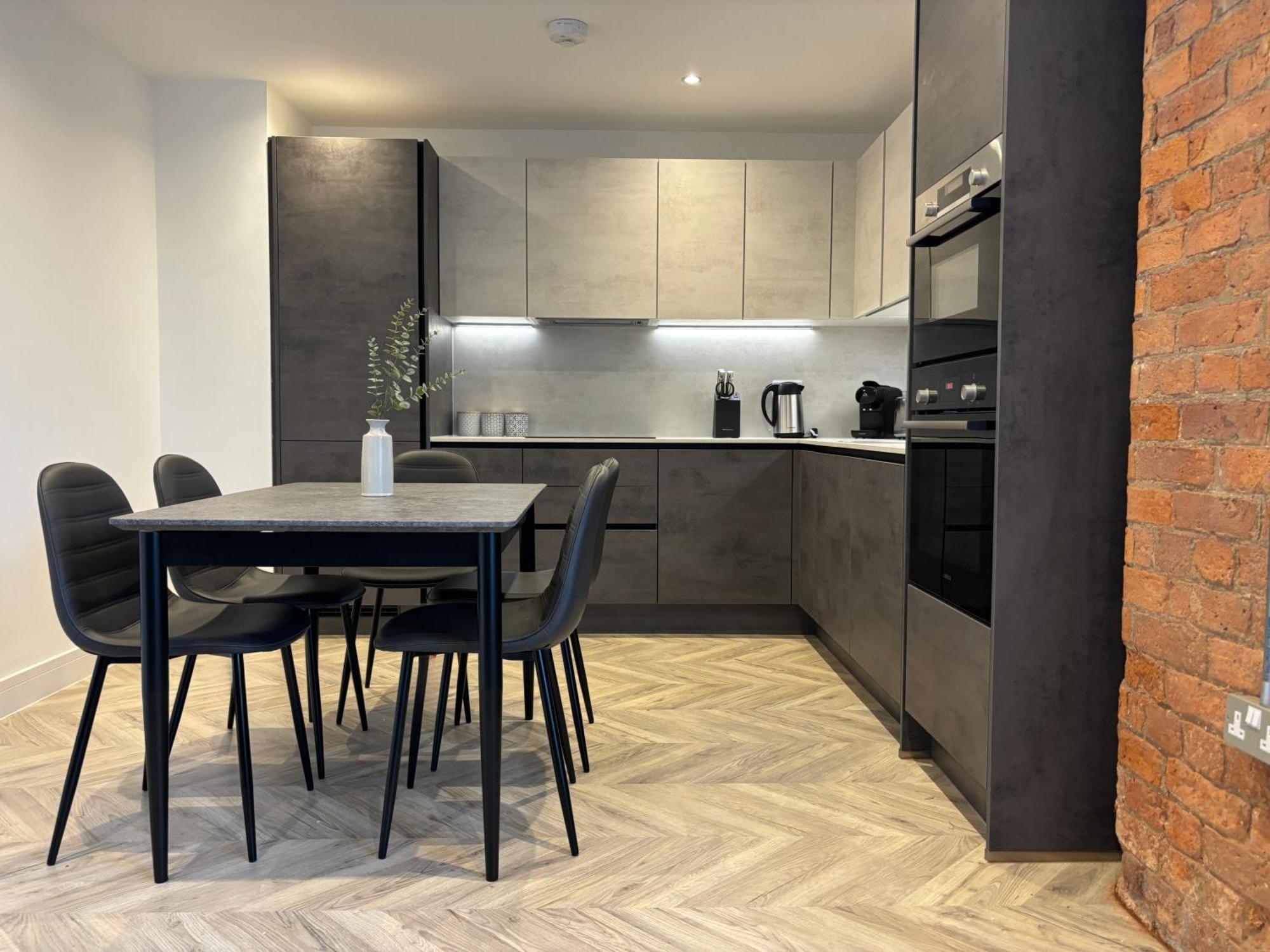 Manchester Apt, Free Parking, Business, Couples & Families ภายนอก รูปภาพ